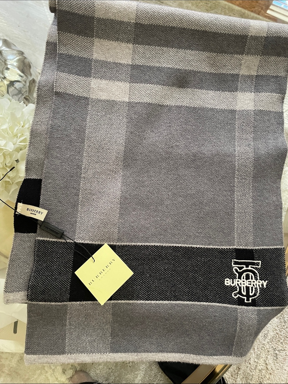 Burberry Gray Plaid unisex Scarf - Designer-Style Winter Accessory